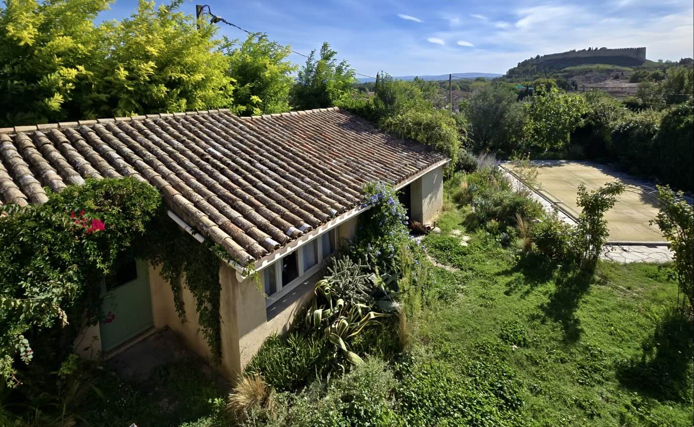 Studio, garage and pool